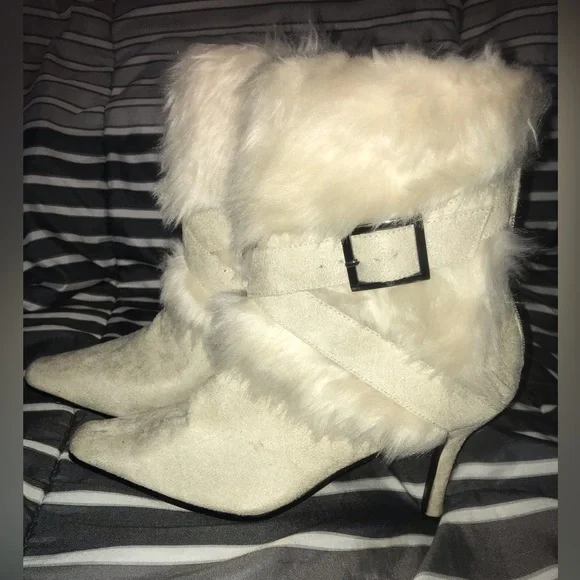 Pierre Dumas Cream Colored, Strapped, Faux Fur Ankle Boots with Heel sz 9 - Picture 8 of 8